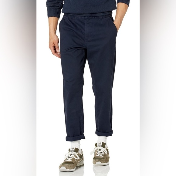 0303 - AMAZON ESSENTIALS Men’s Tapered-Fit Cotton Elasticated Waist Chino Pants - Picture 1 of 8